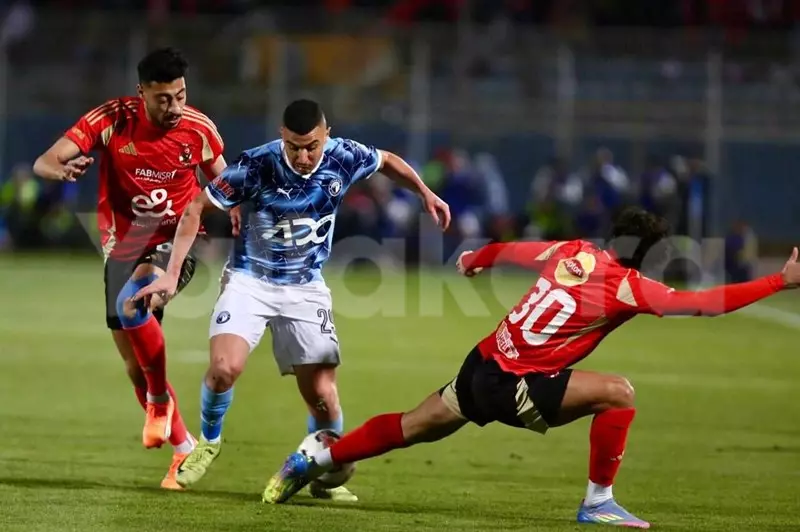 فرص التتويج تشتد: الأهلي وبيراميدز يقتربان من لقب الدوري المصري