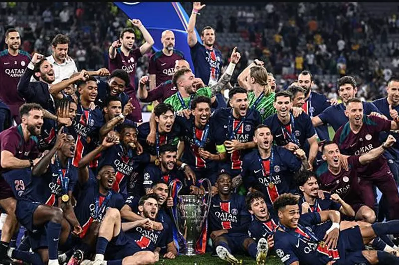 الاستعراض الفني والانتصار التاريخي: كيف احتفت الصحف الفرنسية بتتويج باريس بدوري أبطال أوروبا؟
