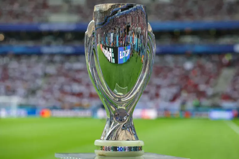 الصدام المرتقب: باريس سان جيرمان يواجه توتنهام في نهائي كأس السوبر الأوروبي 2025