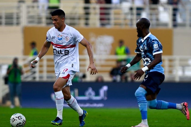 جلسة رمادية مع لاعبي الزمالك: ضرورة تعزيز التواصل مع الجماهير قبل مواجهة بيراميدز