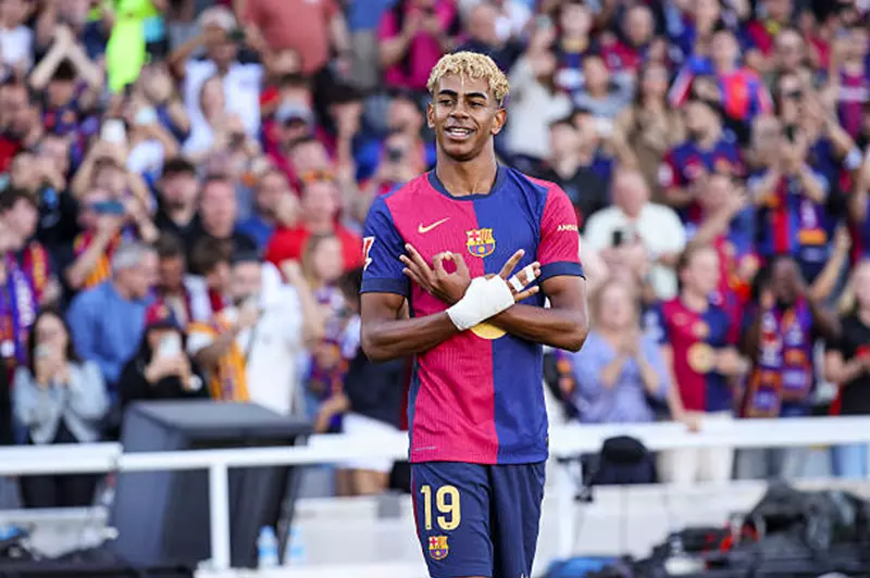 لامين يامال: الانتقال إلى ريال مدريد غير ممكن.. وإذا كانت الخيارات بيدي، سأحتفظ بالكرة الذهبية لنفسي.